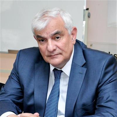 Kamal Abdulla-Azərbaycan elminin, ədəbiyyatının və təhsilinin görkəmli simalarından biri